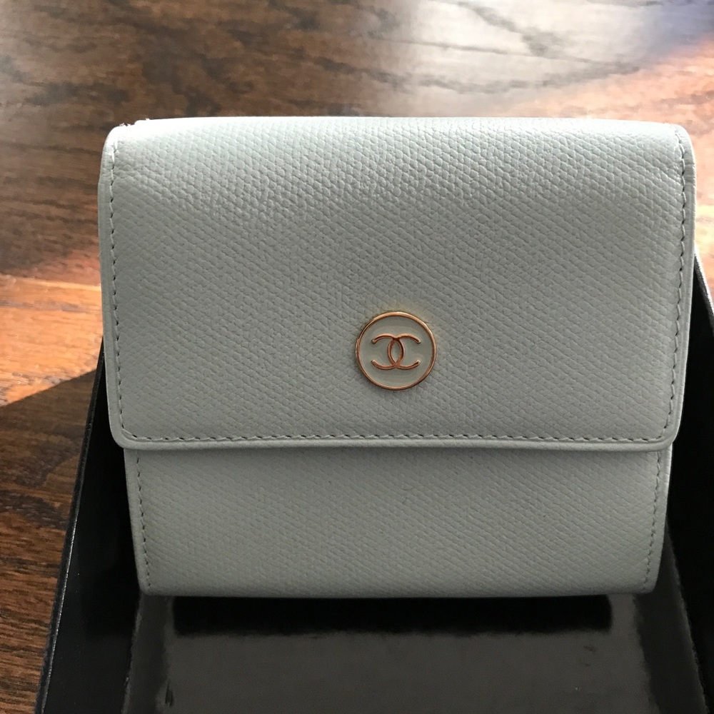Never worn Chanel wallet. 100 percent Authentic